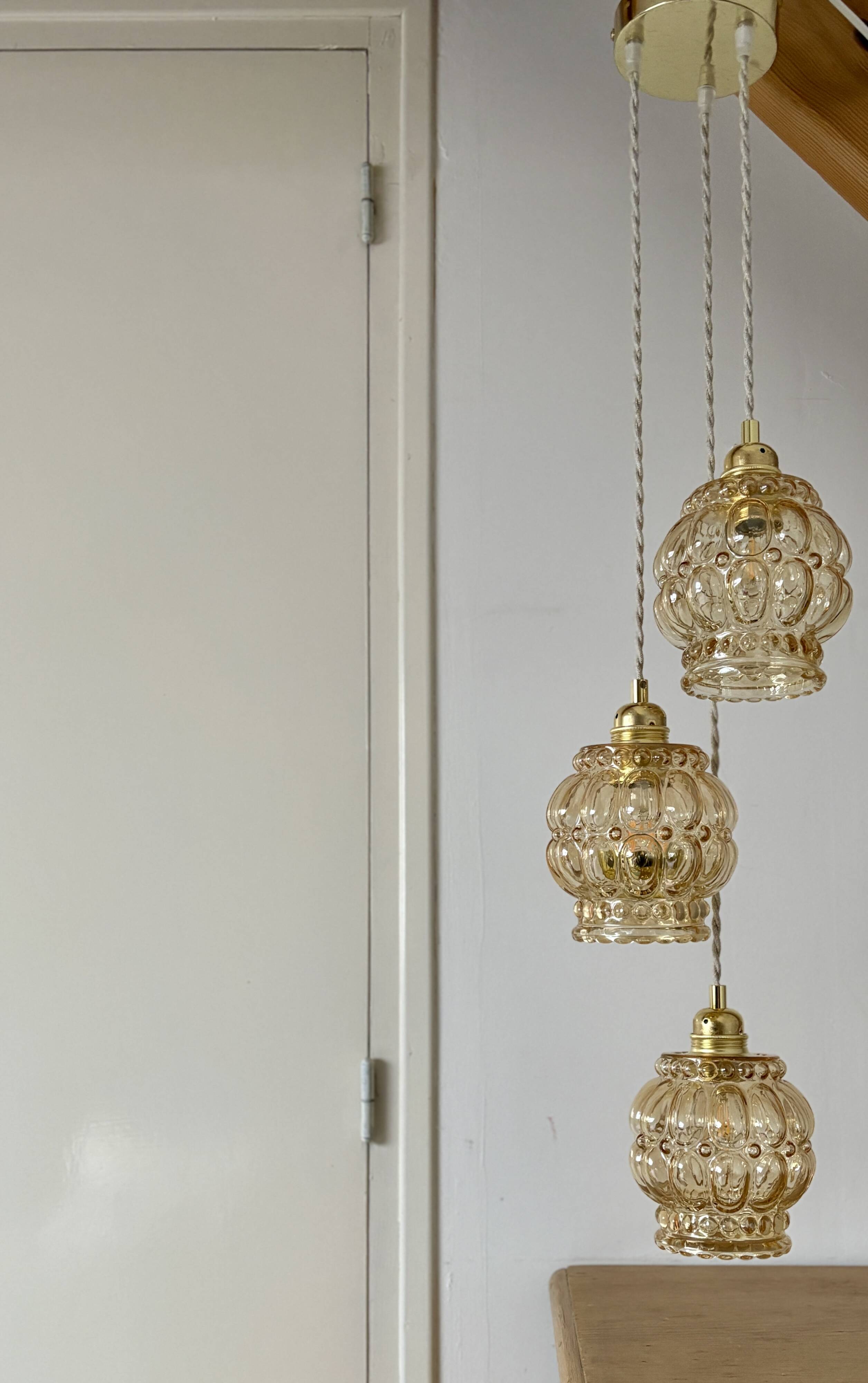 Suspension triple globes vintage en verre ambré bulle