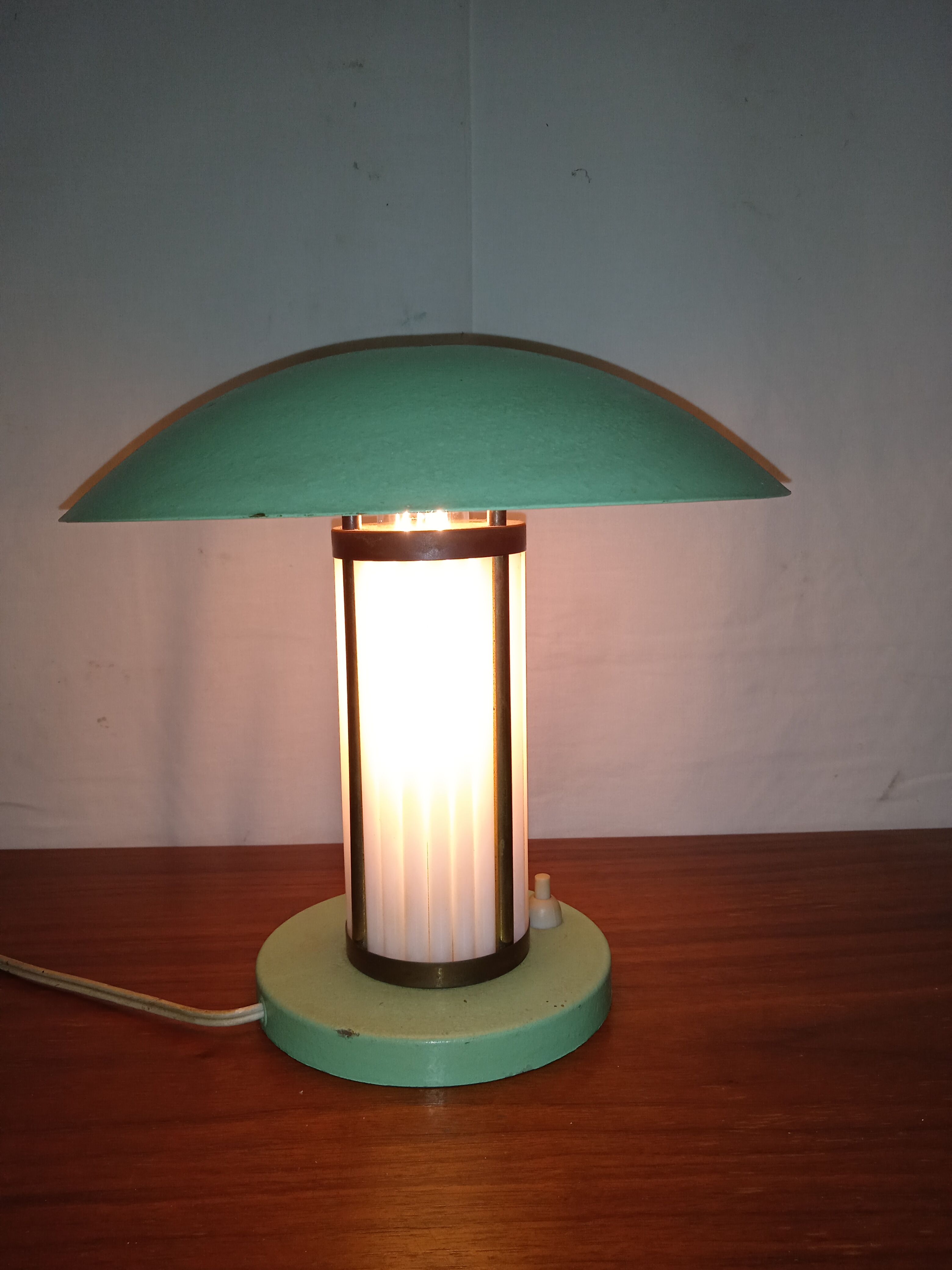 Small Art Deco mushroom lamp in lacquered metal