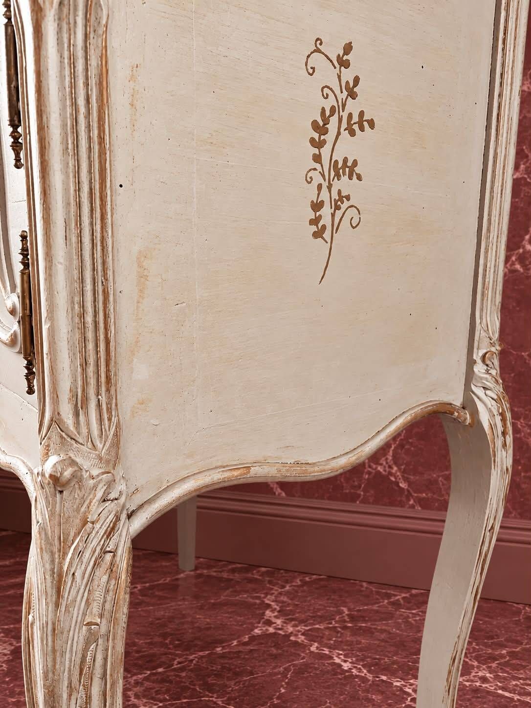 Table de chevet style louis xv rénovation artisanale