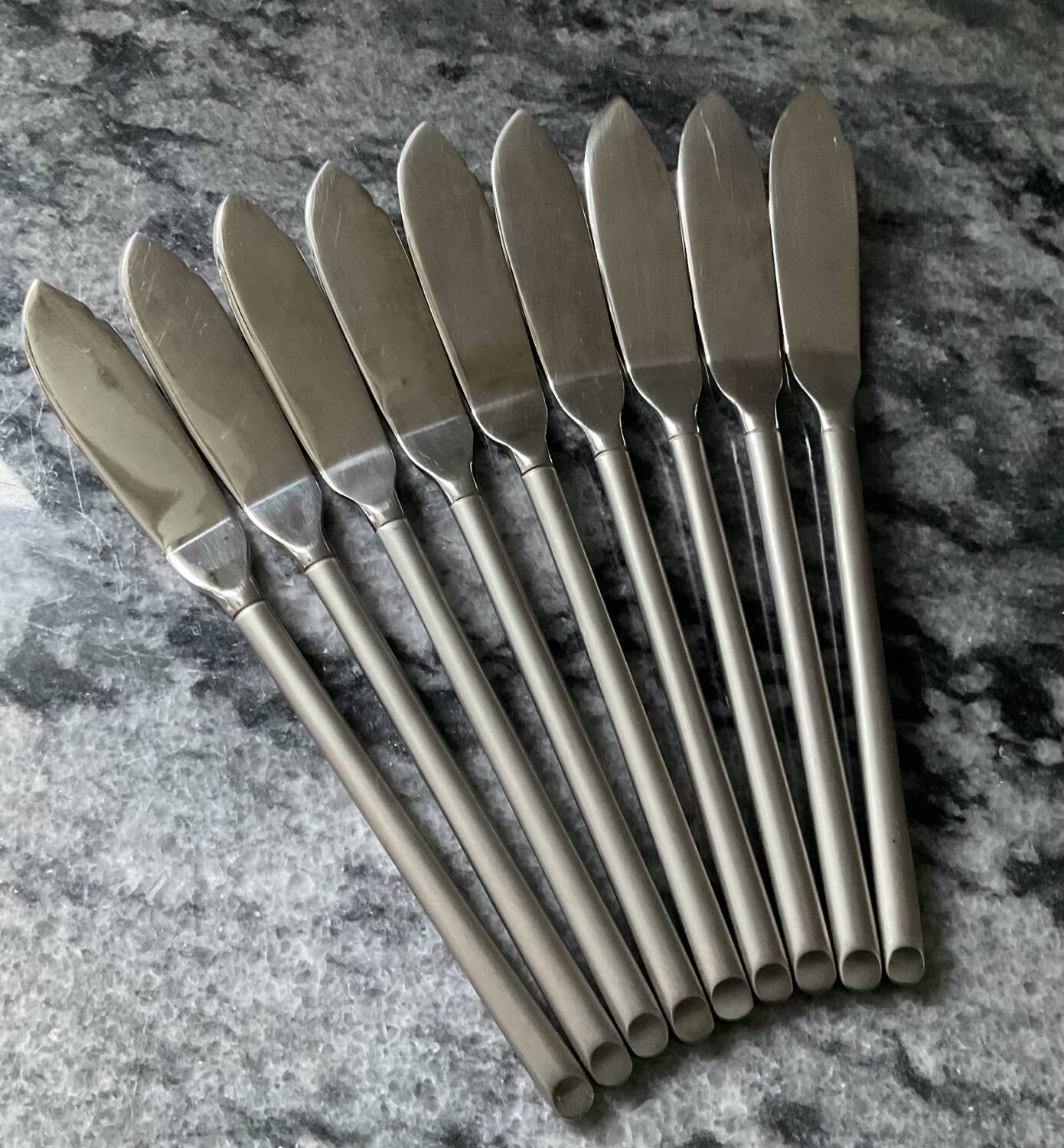 Series 9 fish knives "Futura" in 18/10 stainless steel
