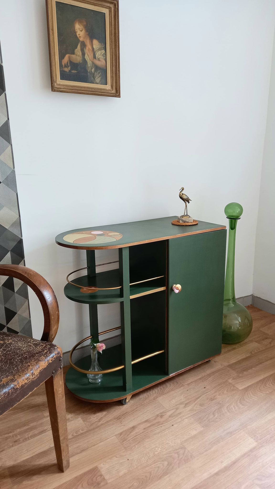 Mini artdeco bar on roulette