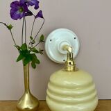 Applique globe vintage en opaline jaune pâle
