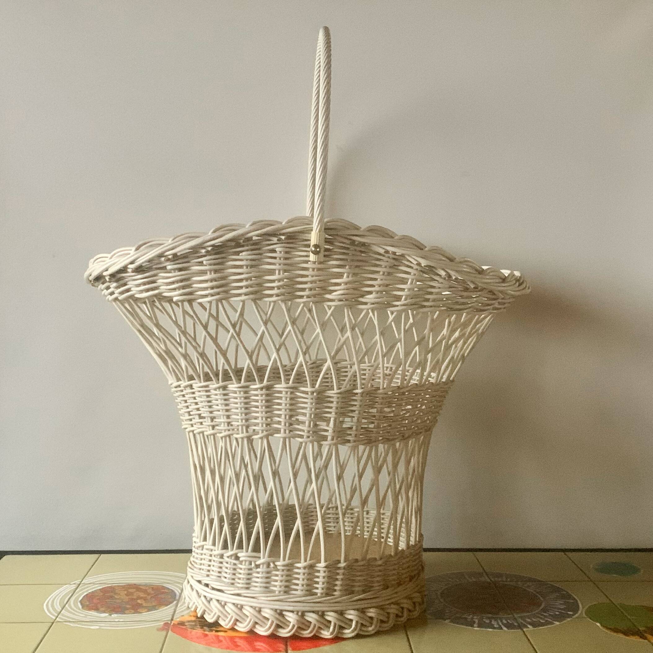 Large vintage wicker basket -