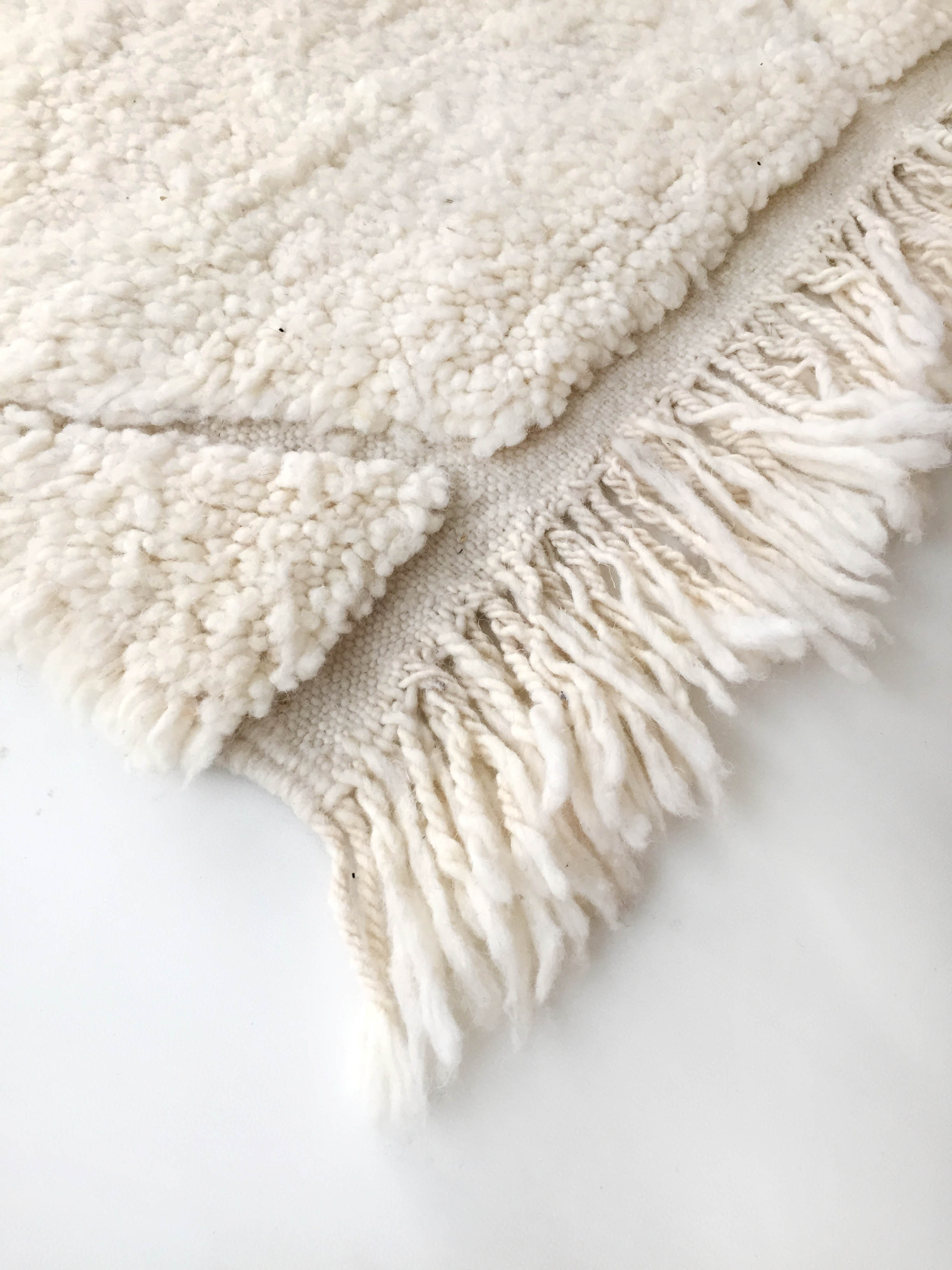 Moroccan Berber carpet blessed ouarain ecru plain with engraved diamonds 146x97cm