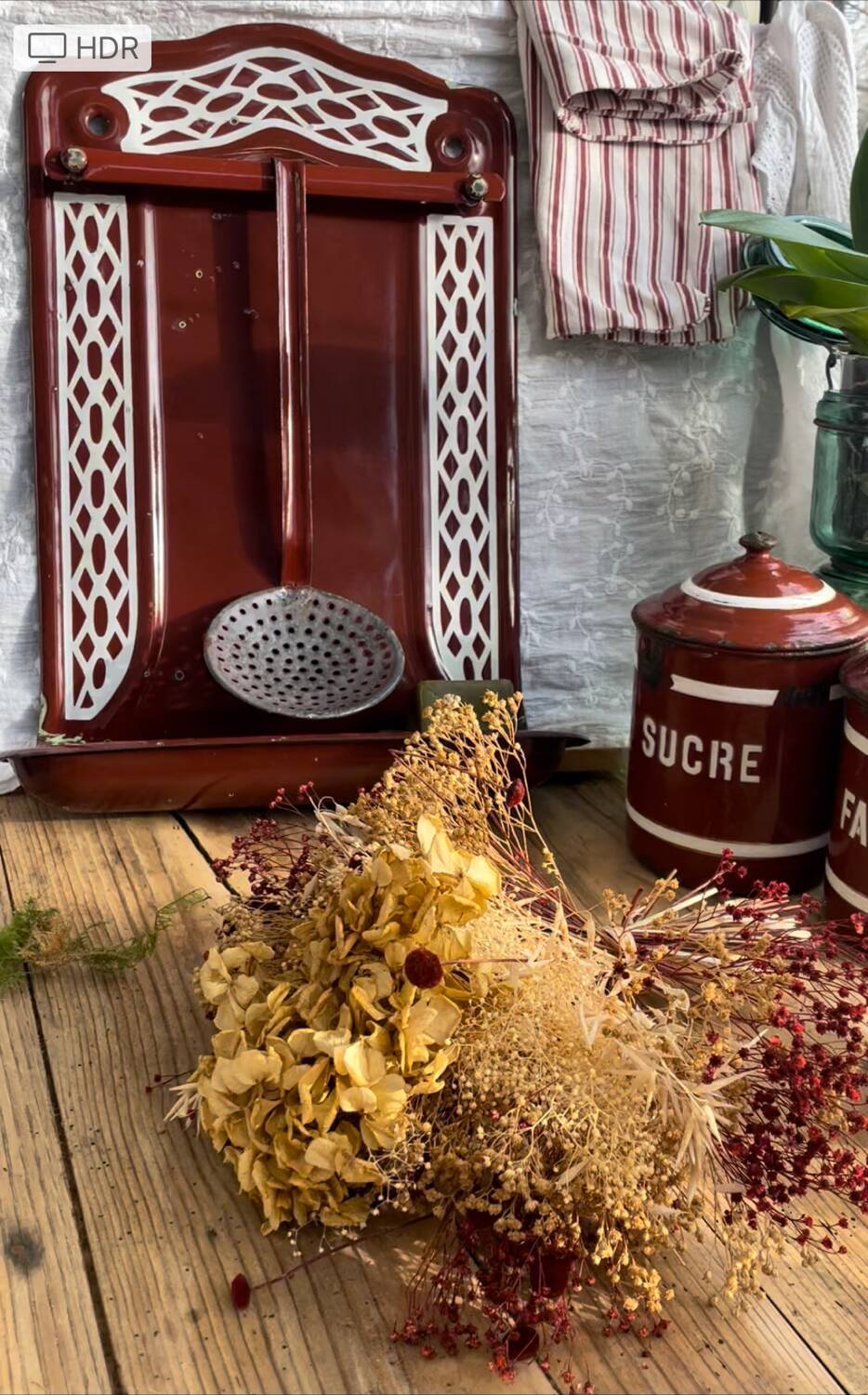 Enamelled kitchen sheet metal plate