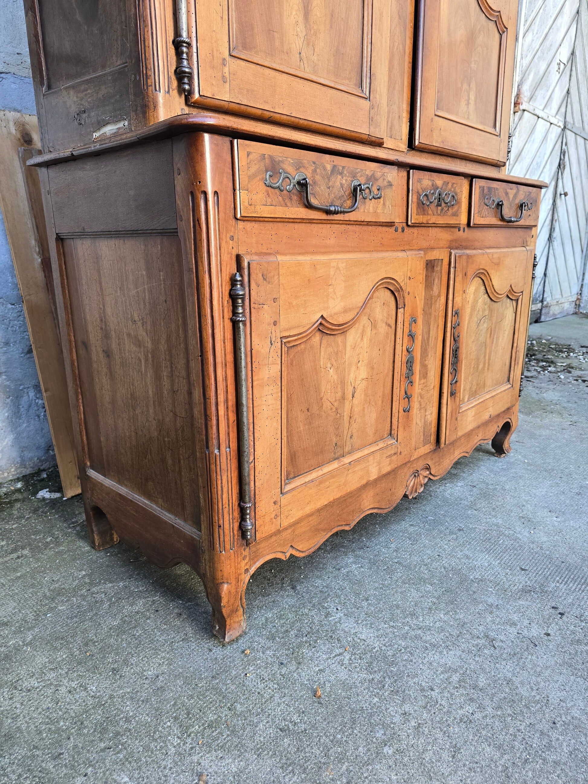 Louis XV two-body buffet in solid walnut – 18th century