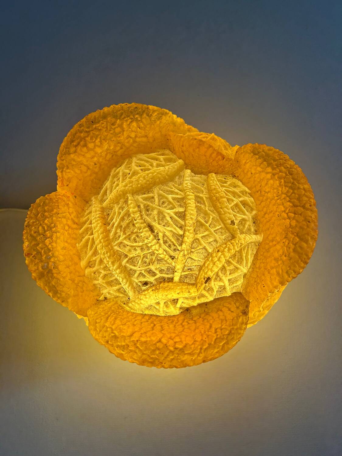 Original amber orange resin lamp in the shape of a cabbage, dating from the years.
