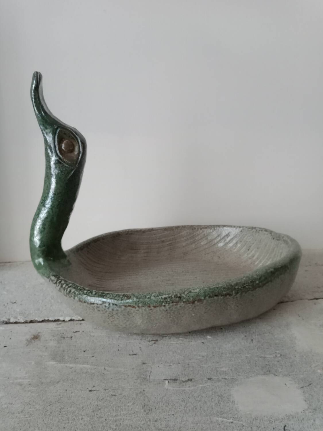 Empty pocket cup forming a bird