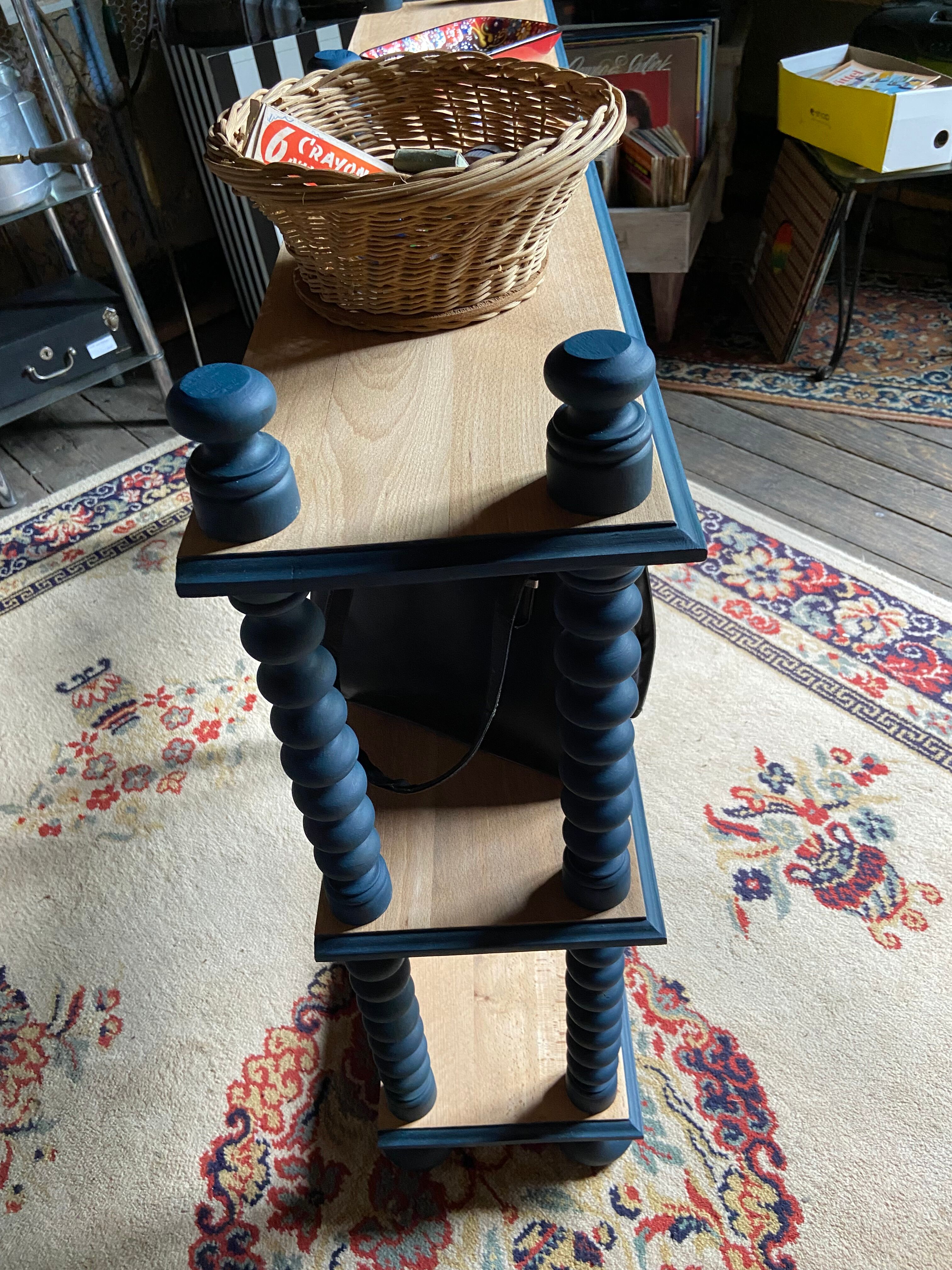 Floor on wooden legs