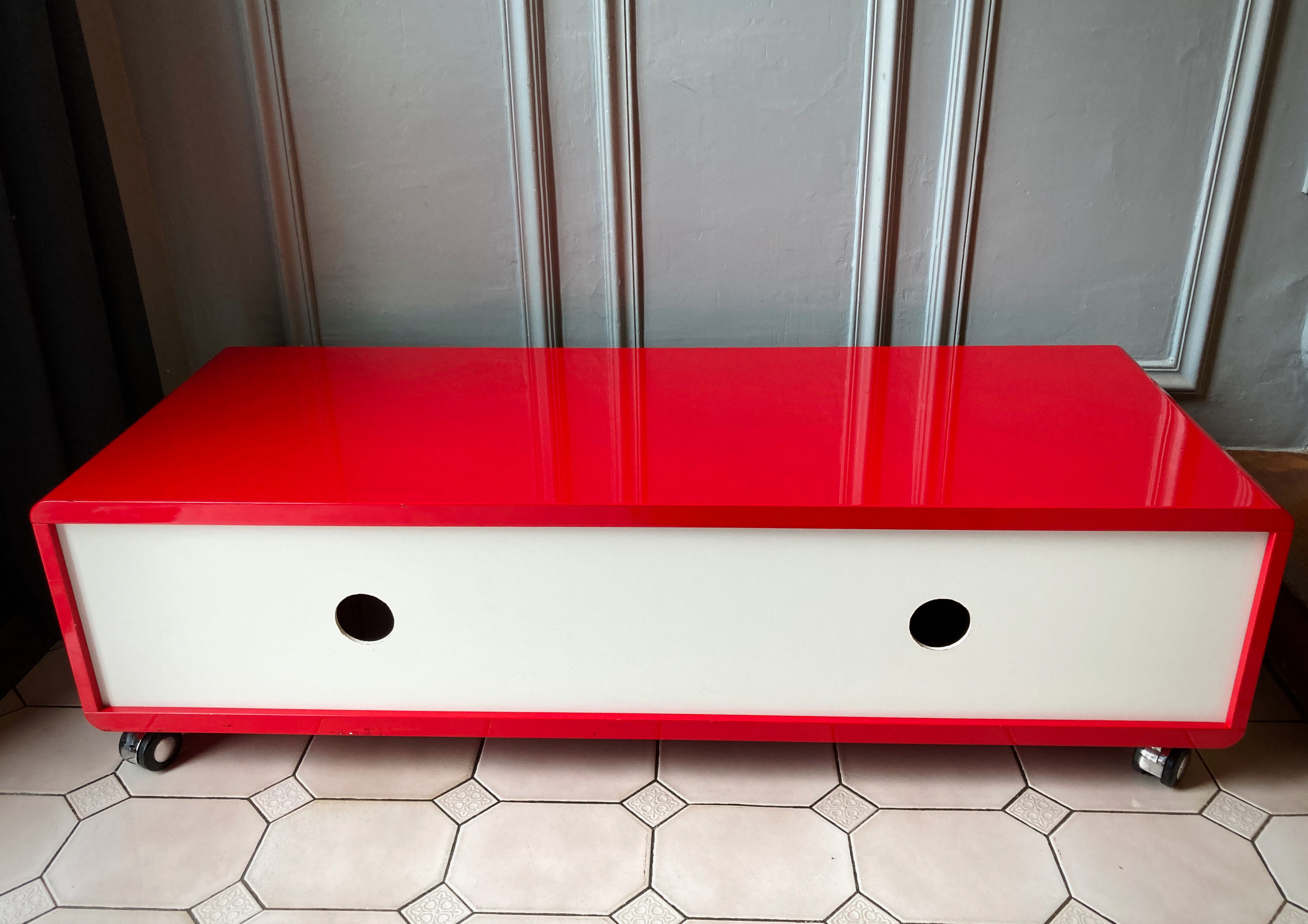 Lacquered red tv cabinet