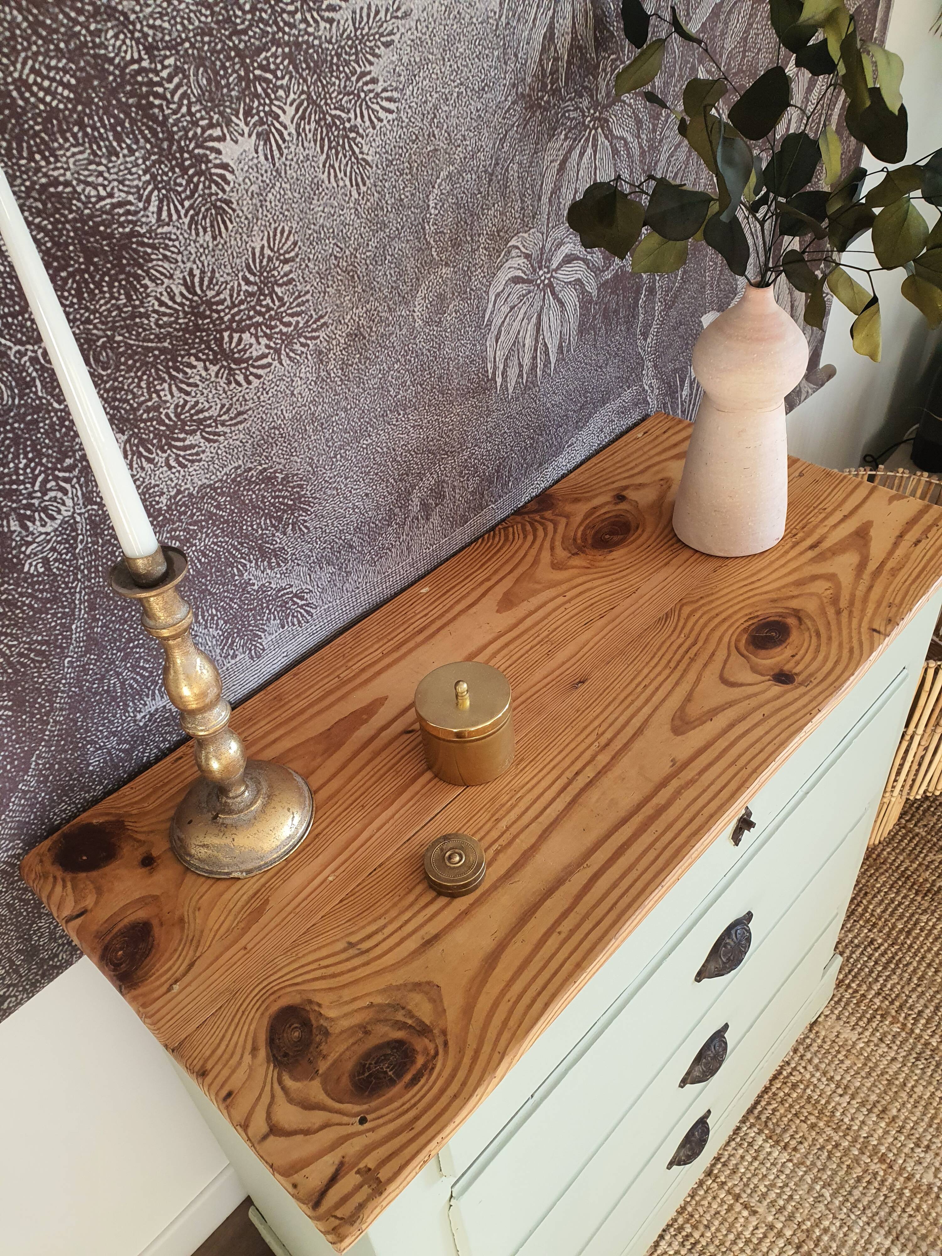 Wooden chest of drawers