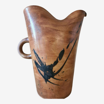 Pitcher in sandstone pottery of the Dove