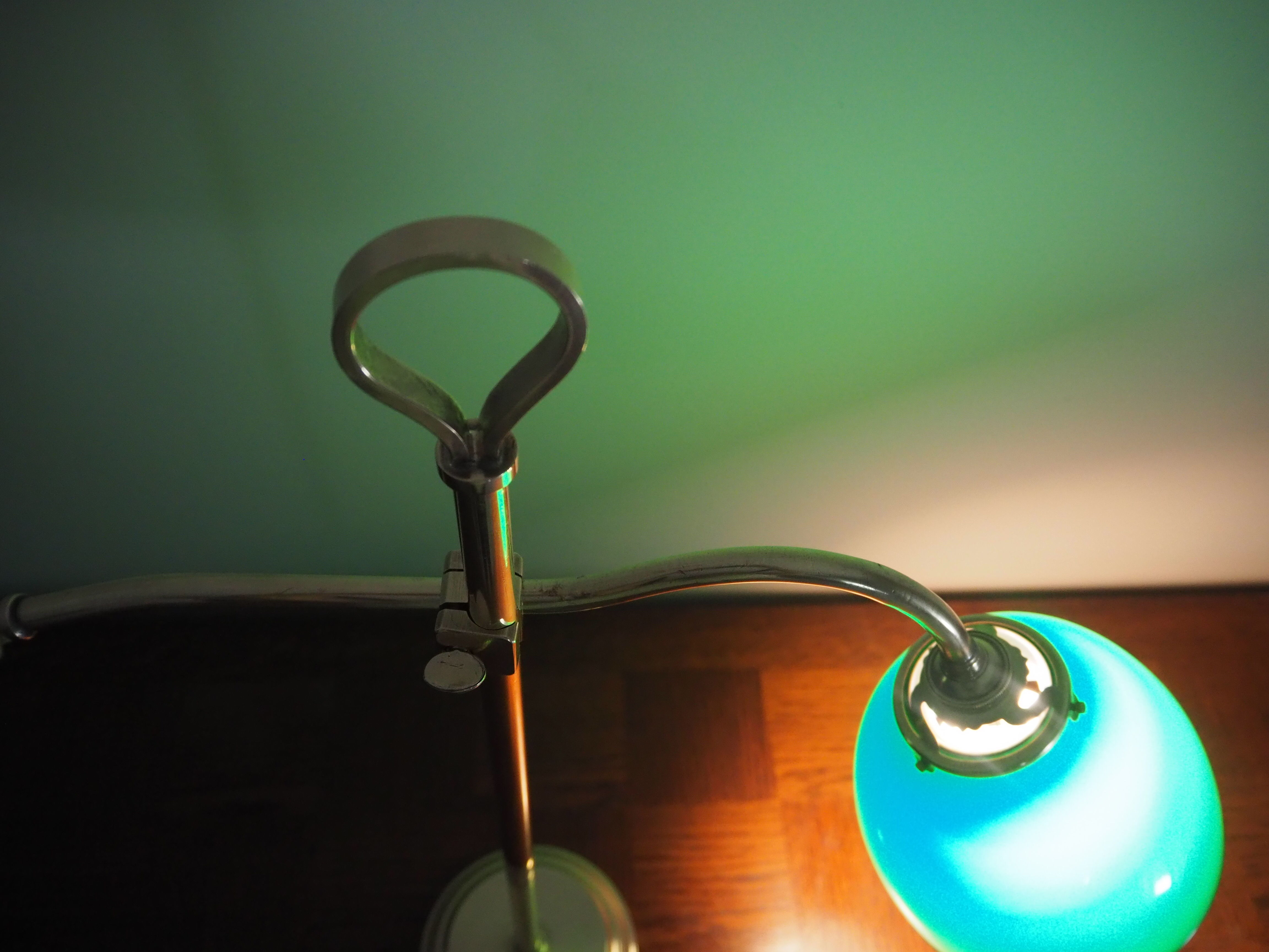 Desk lamp in brass with a swan neck and green opaline glass.
