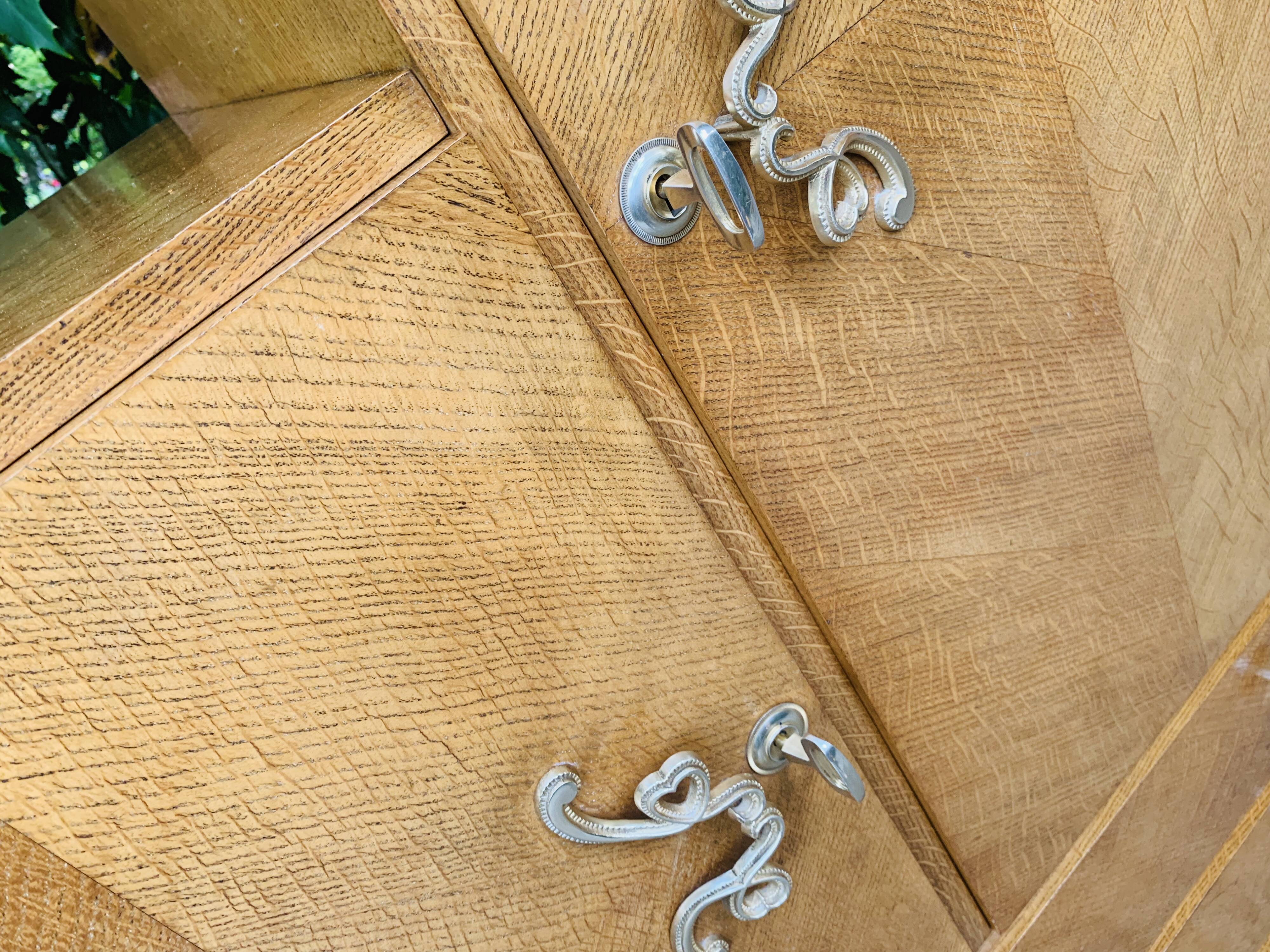 Asymmetrical cabinet 1950