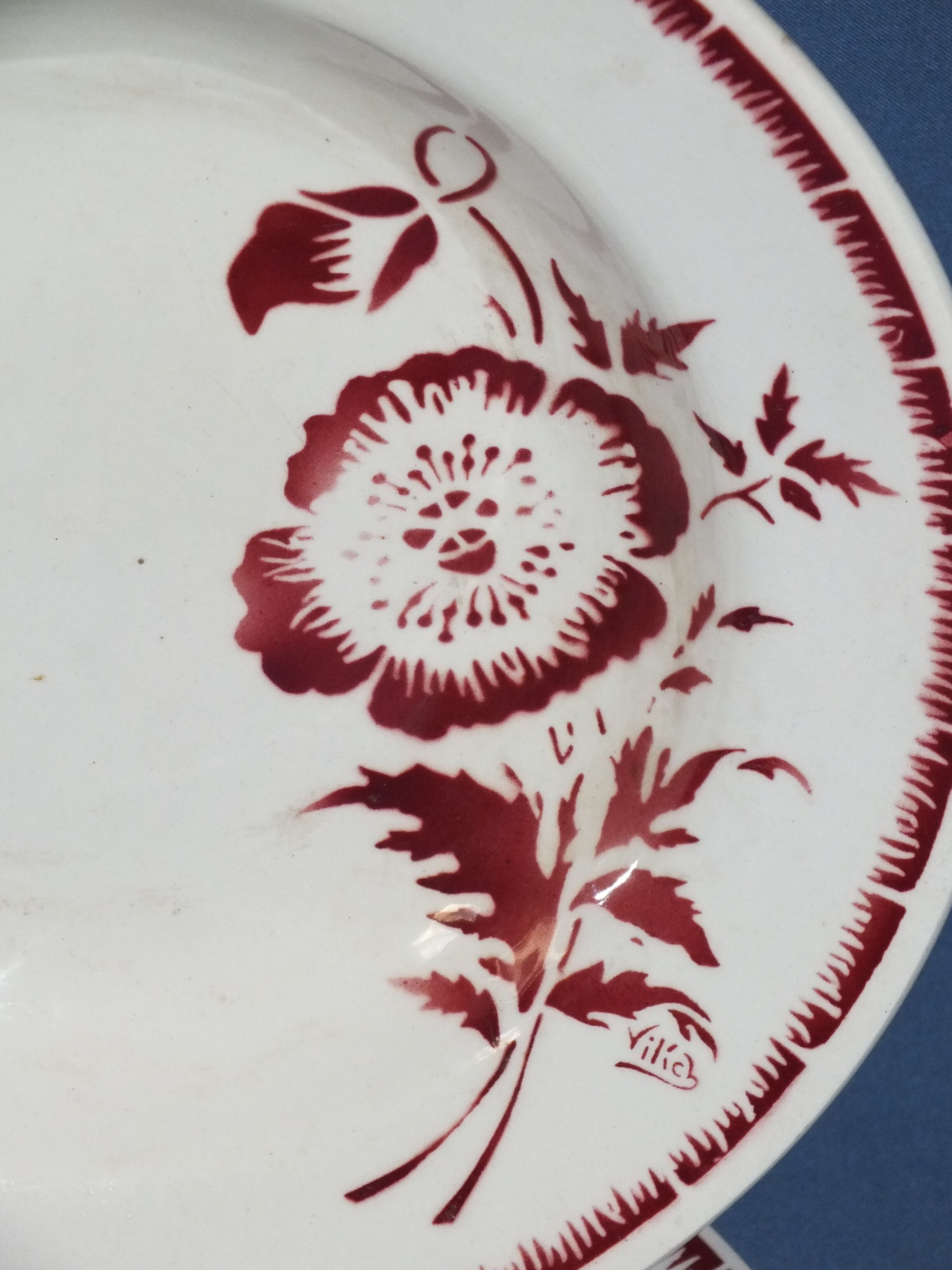 6 Vintage hollow plates - Vika in Iron Land - Sté Amandinoise