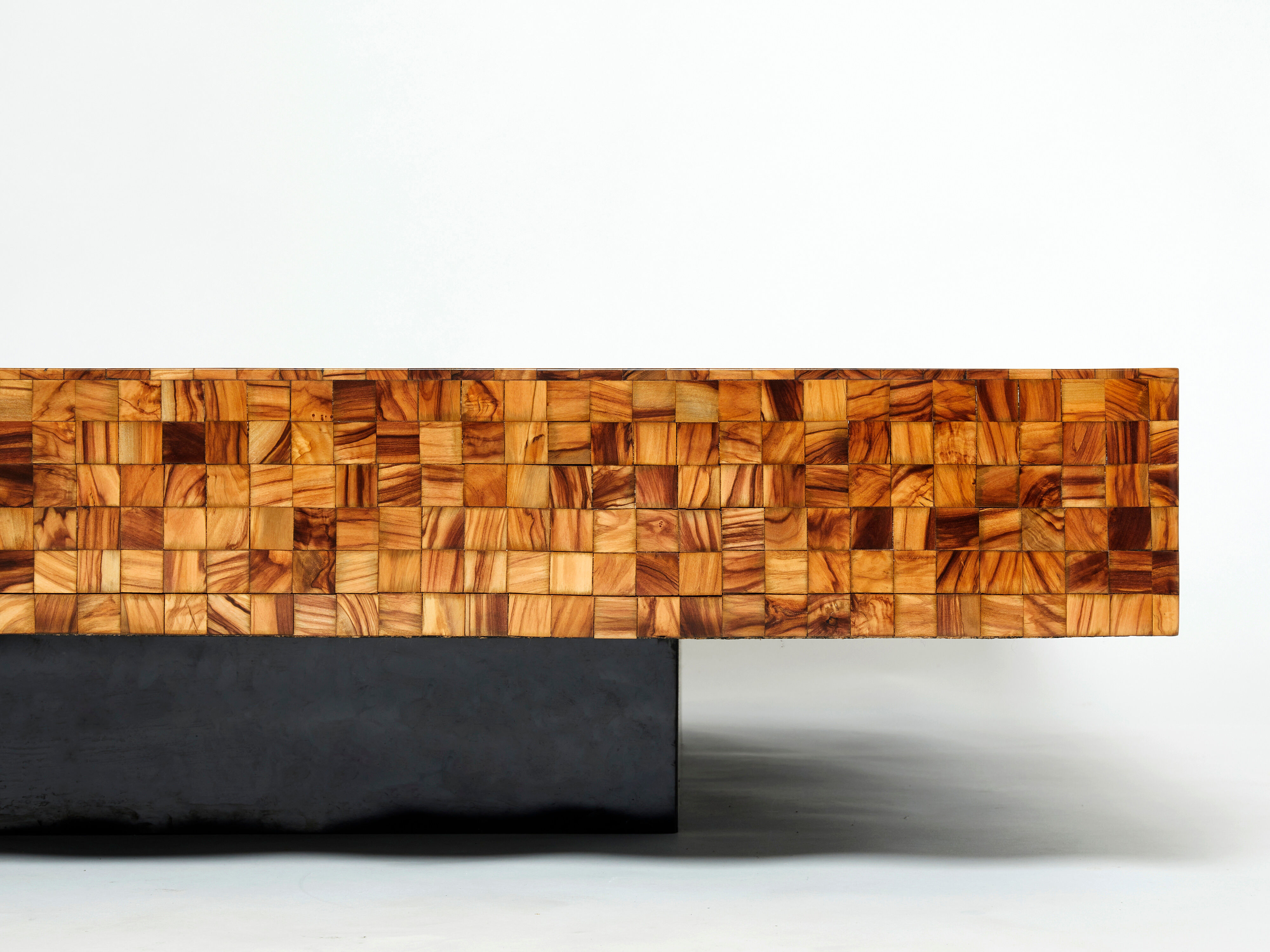 Table basse marqueterie de bois d’olivier par Sandro Petti 1970