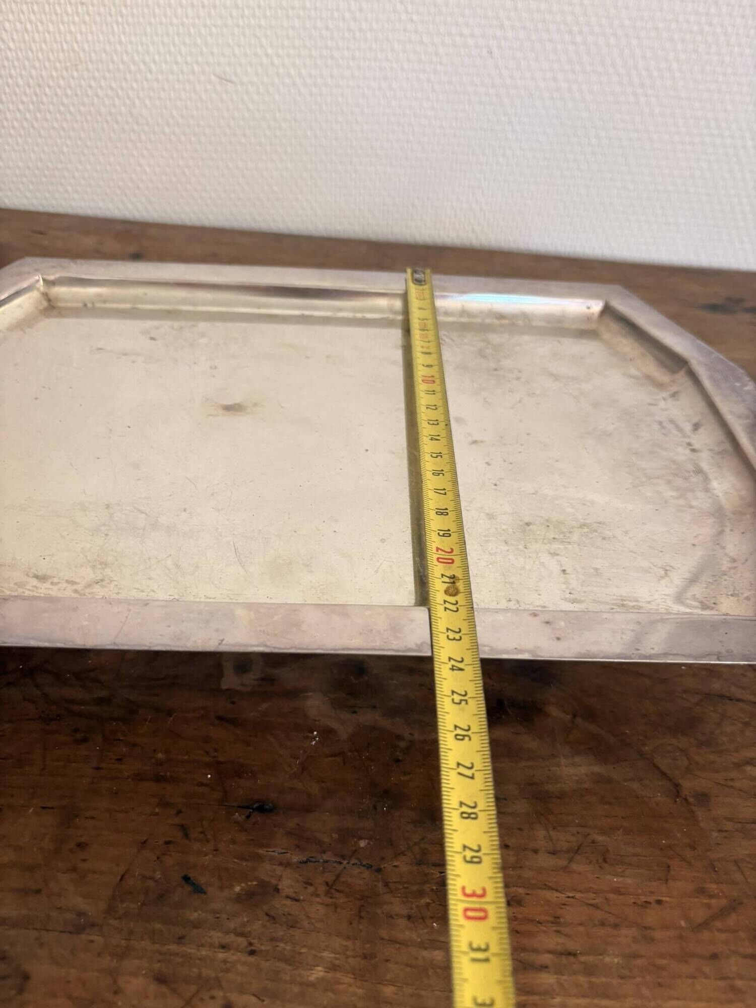 Art Deco metal plate, silvered, hammered on a flat vintage serving stand.