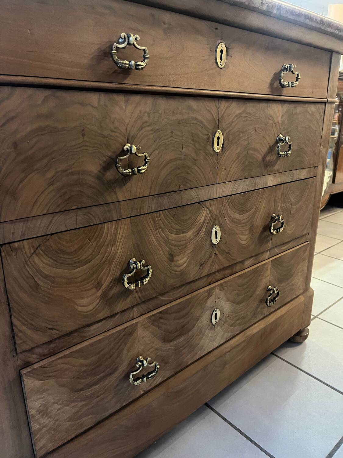 Aero-abrasive chest of drawers