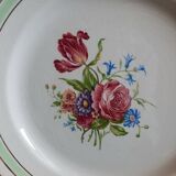 Assiettes plates anciennes dépareillées en faïence avec doré accompagnées d'un plat