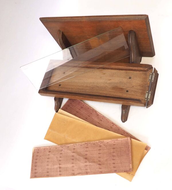 Etagère ancienne avec cadre