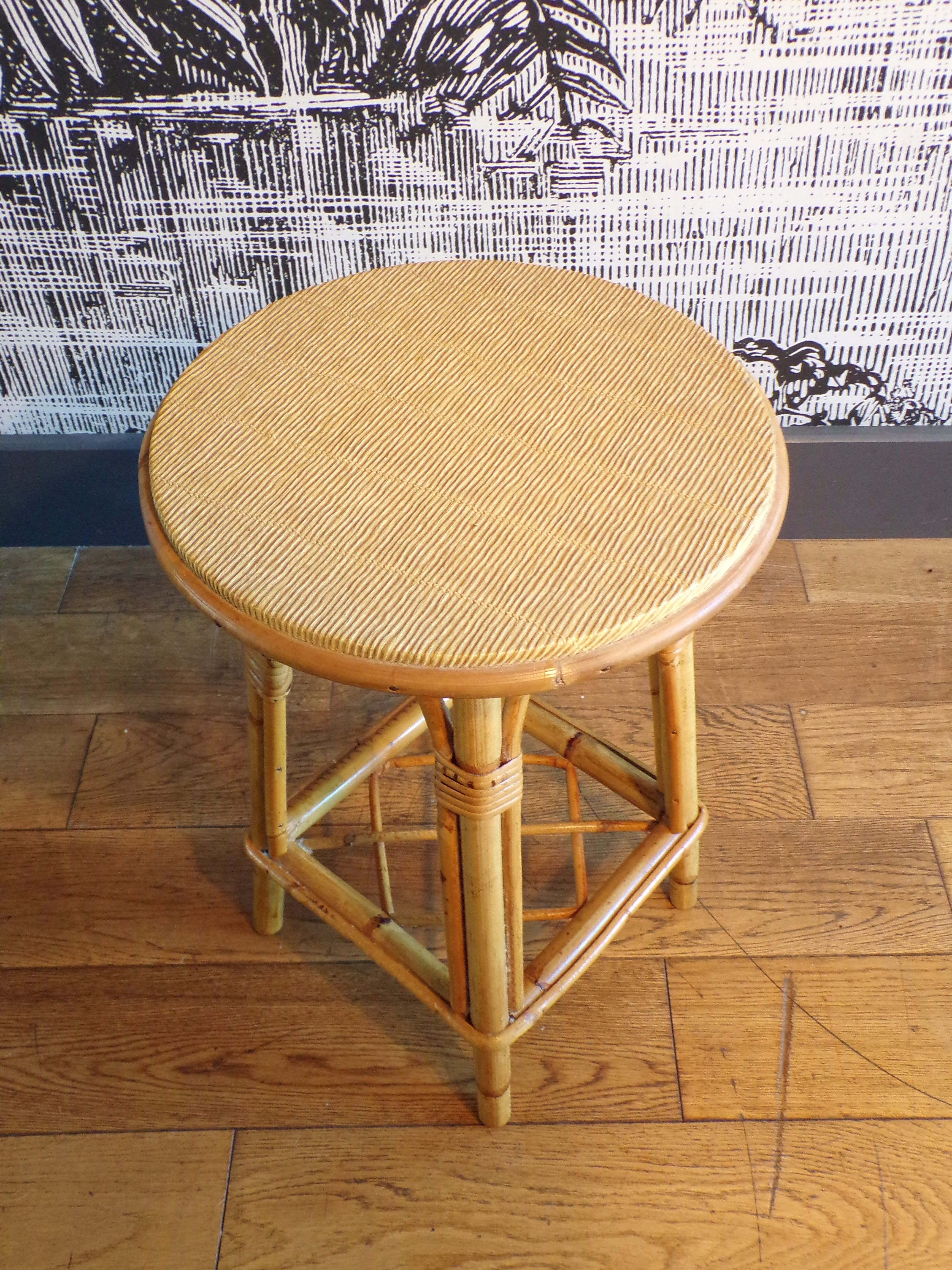 Vintage wicker tabouret