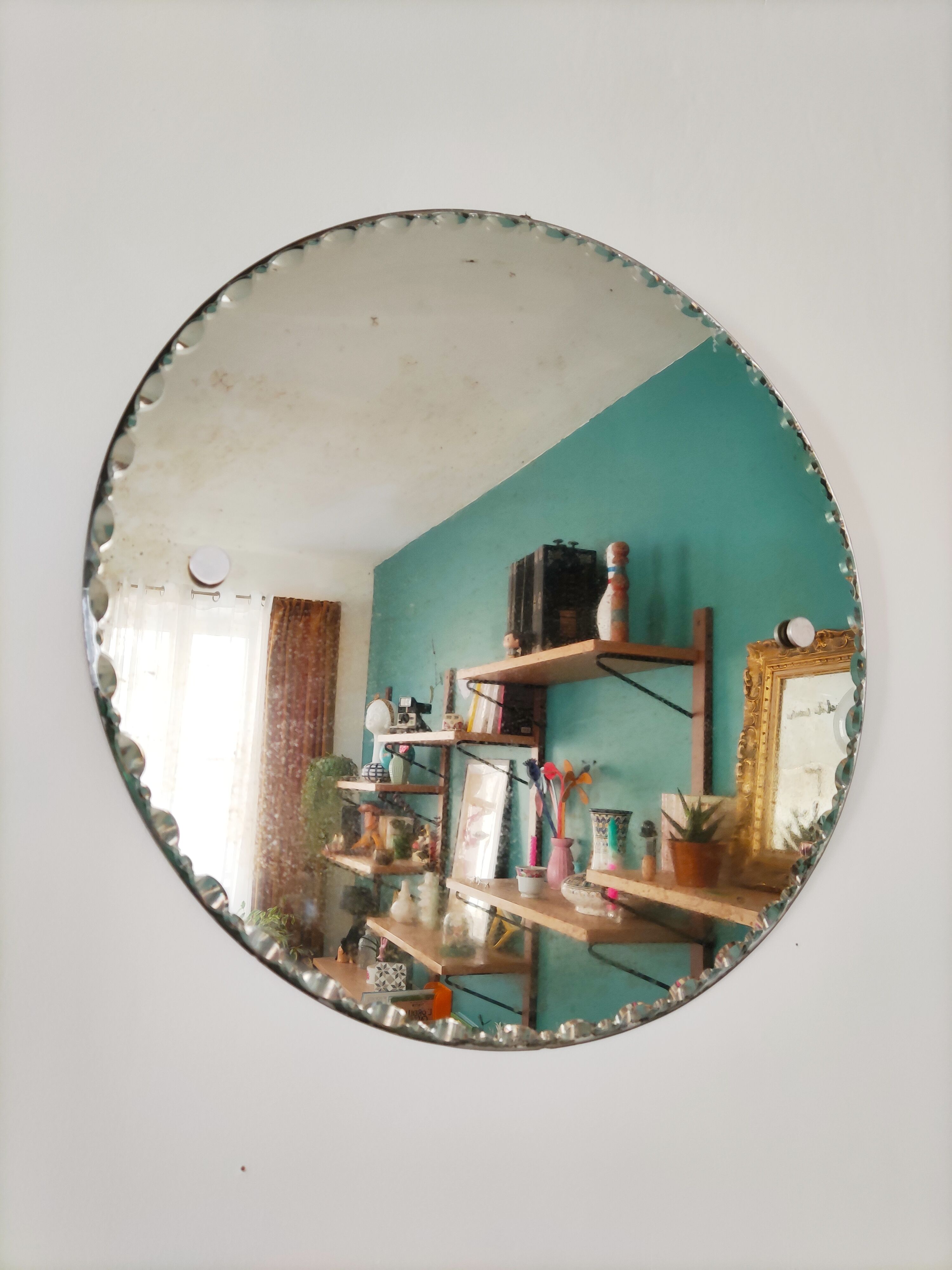 Beveled round mirror