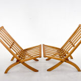 Ensemble de deux chaises pliantes en hêtre, conçues par l'architecte Otto Rothmayer.