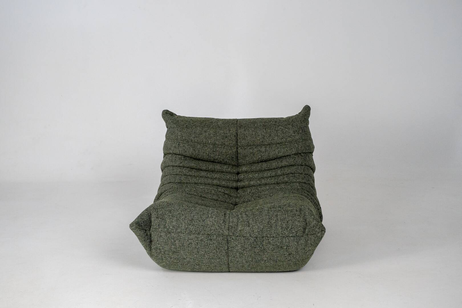 Togo set of armchairs and pouf in grey tweed