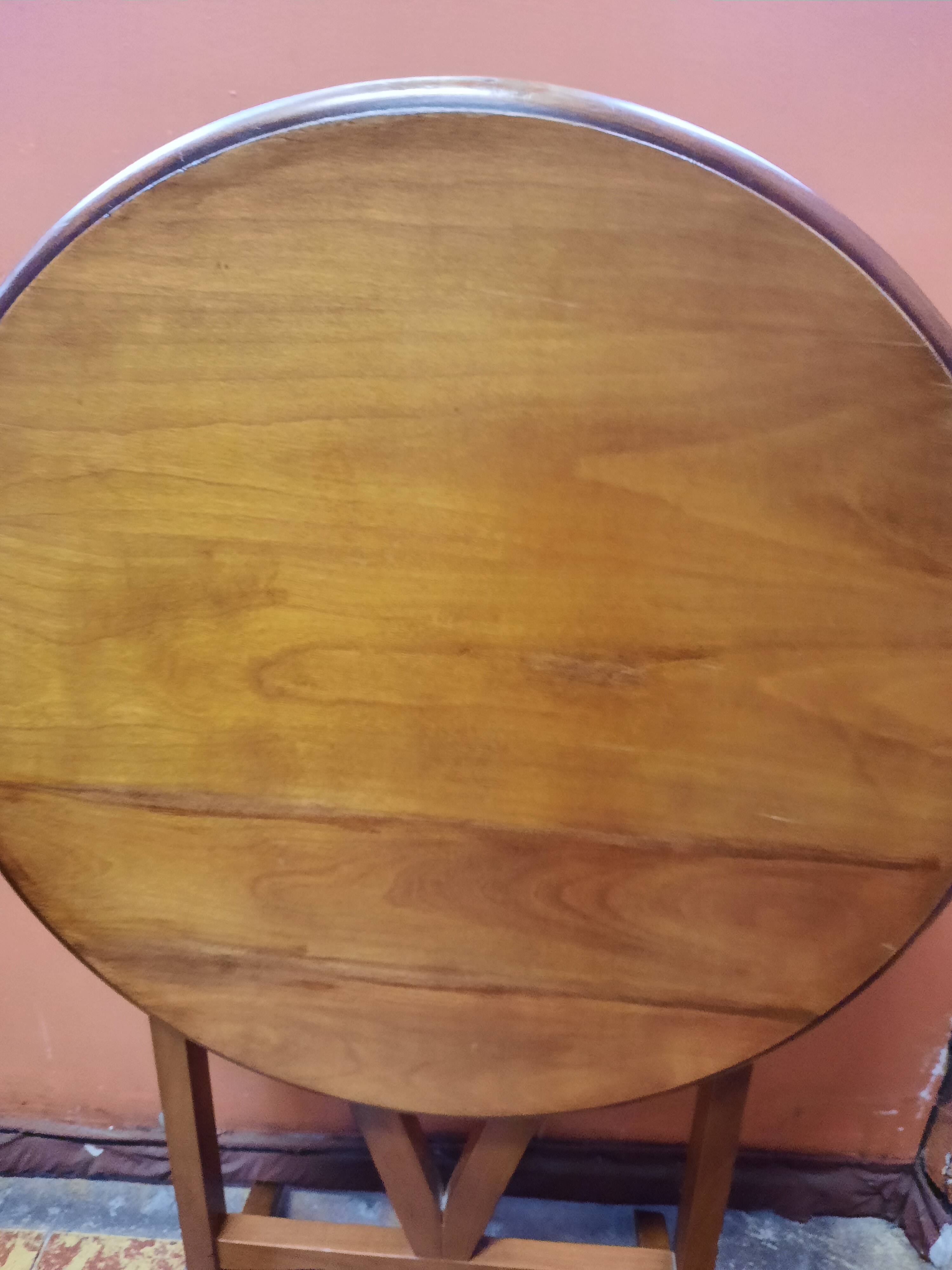 Folding coffee table