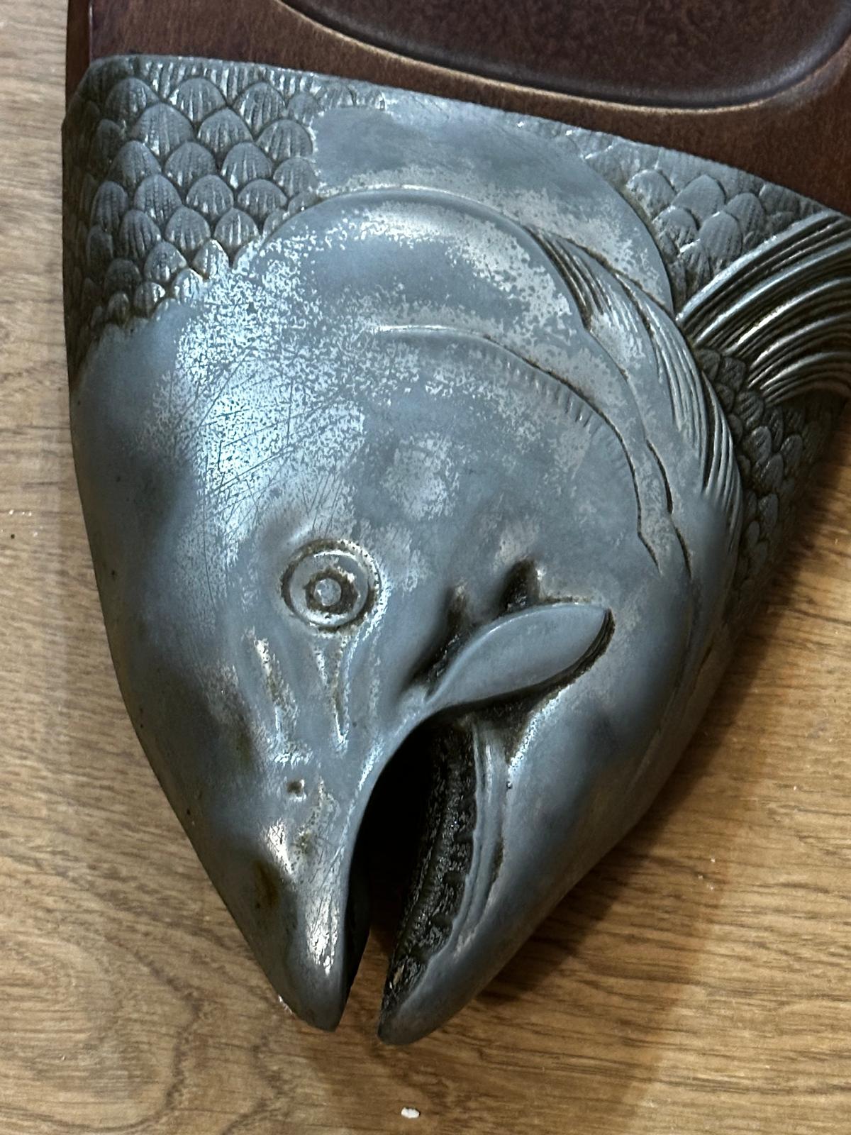 Plat poisson vintage bois et Métal– plateau de service saumon/truite –