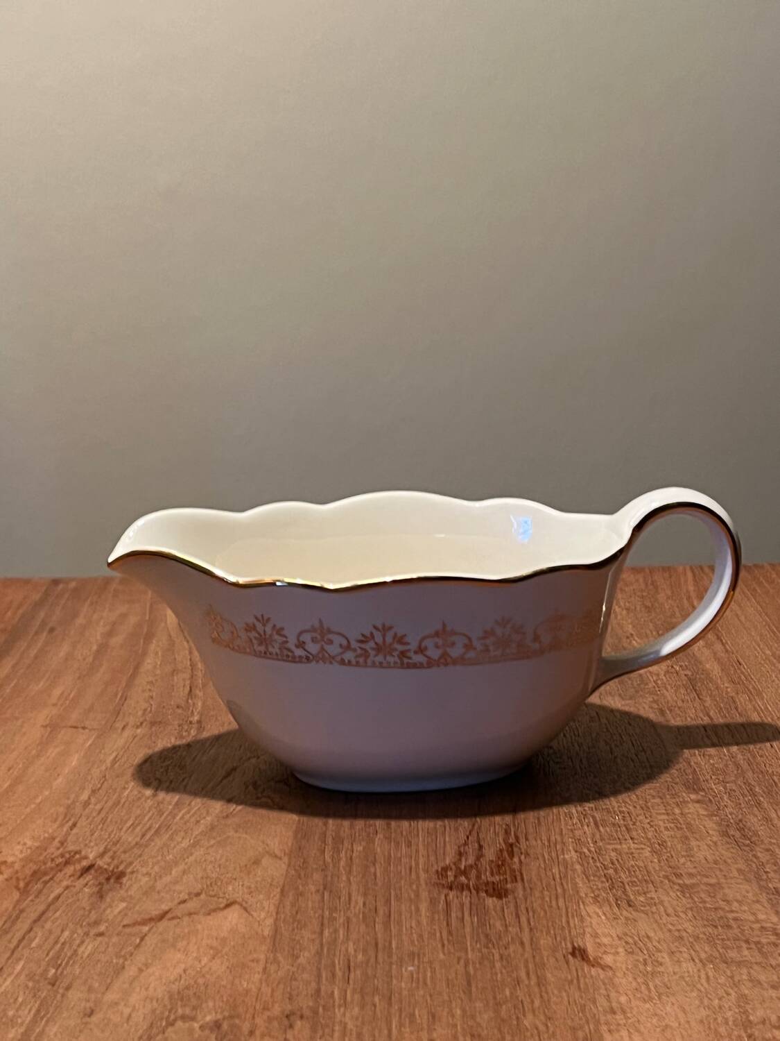 Gravy boat