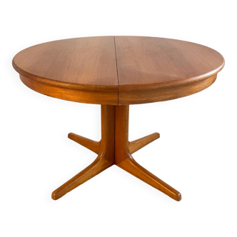 Extendable table in Scandinavian teak 70s