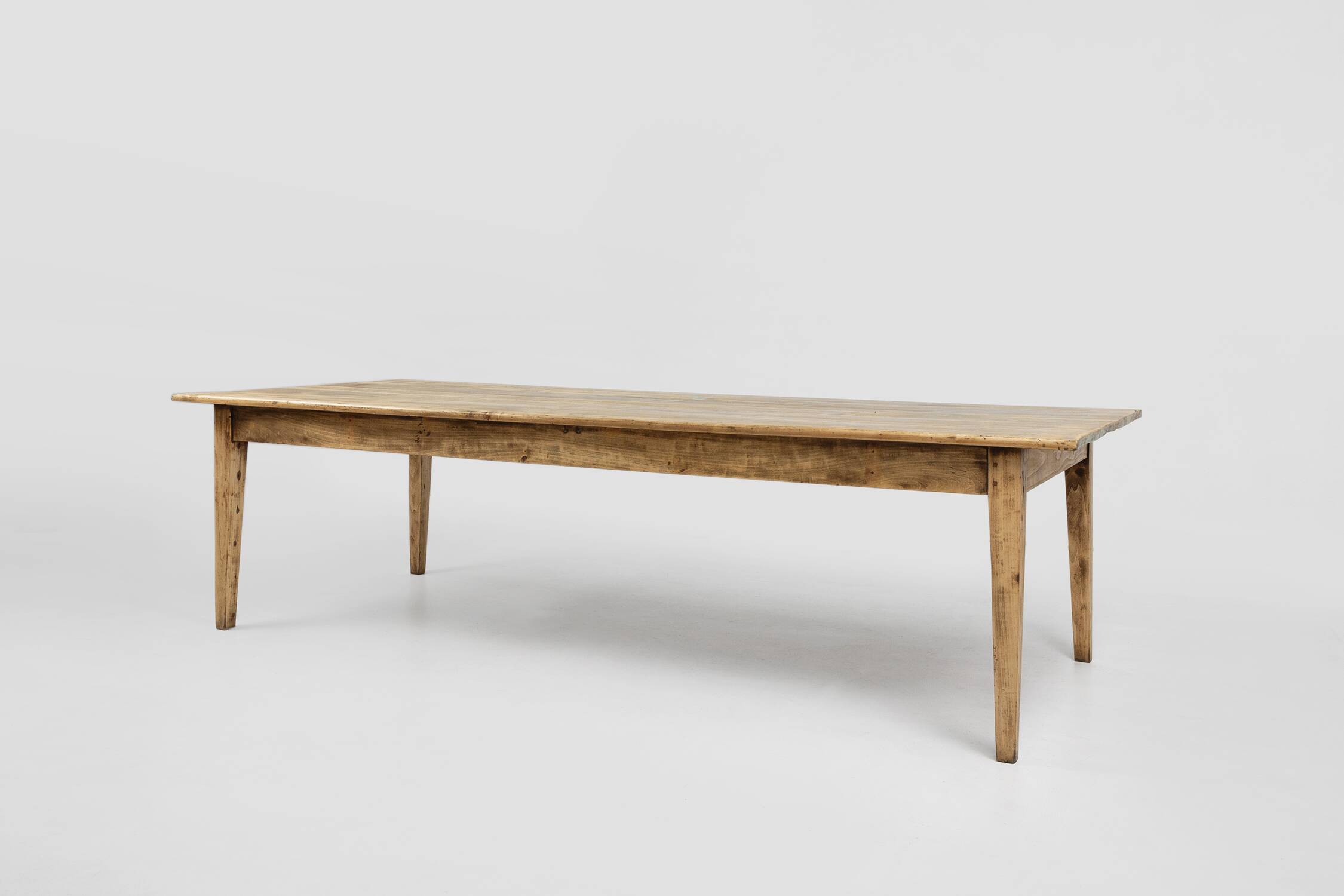 Grande table de ferme rustique en bois d'orme, France vers 1800