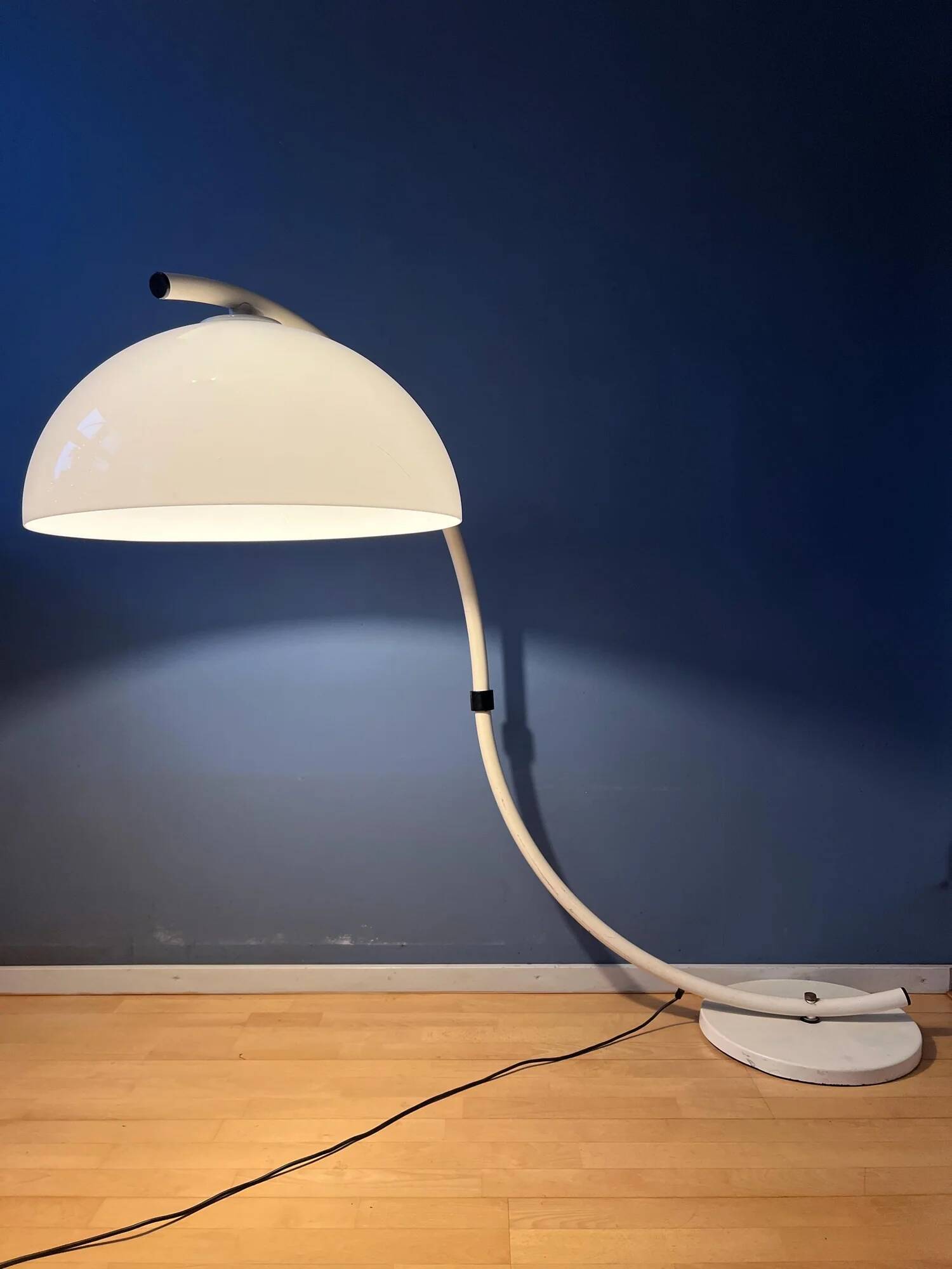 White mid-century Dijkstra flexible snake mushroom floor lamp