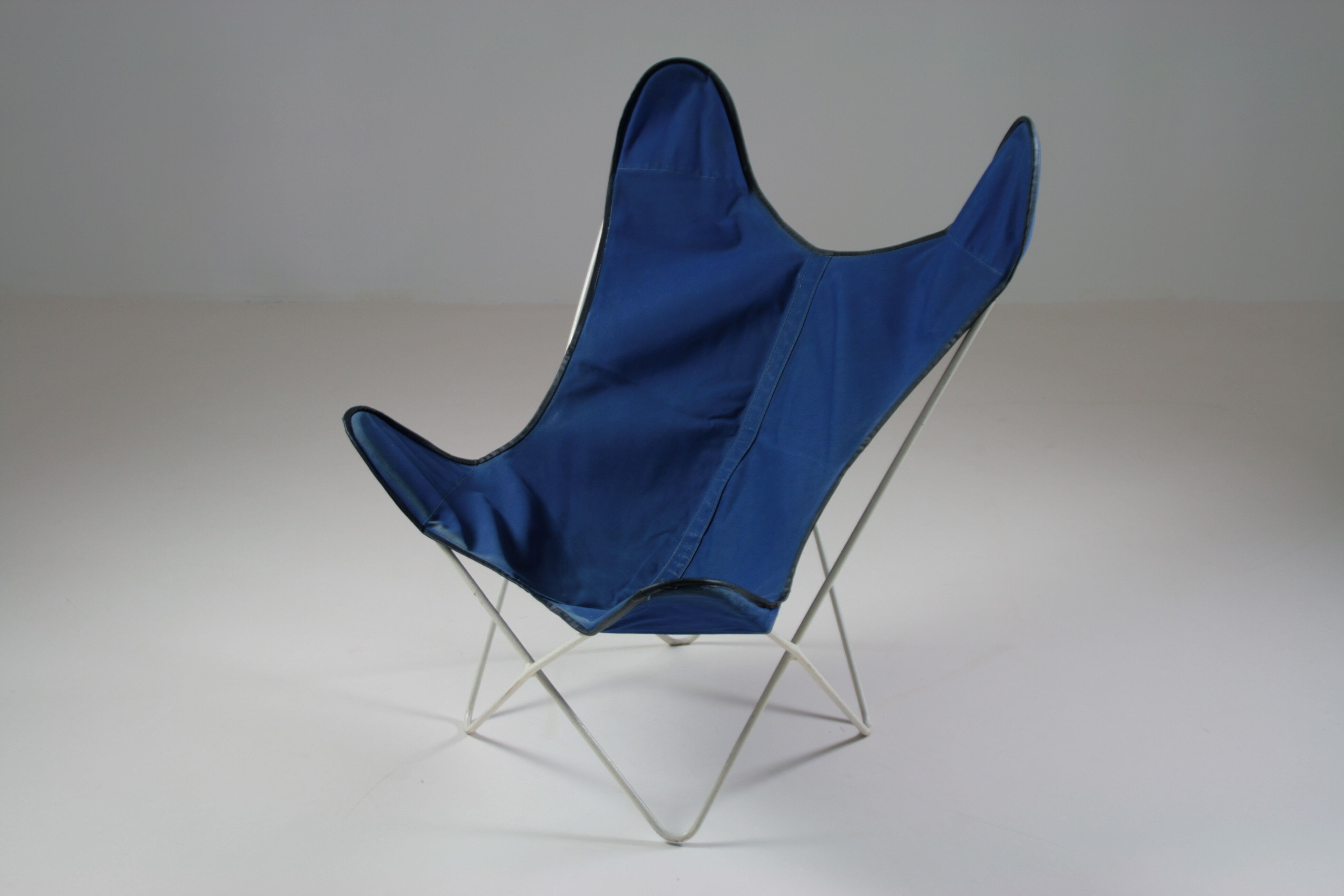Pair of AA butterfly armchairs, 1970s