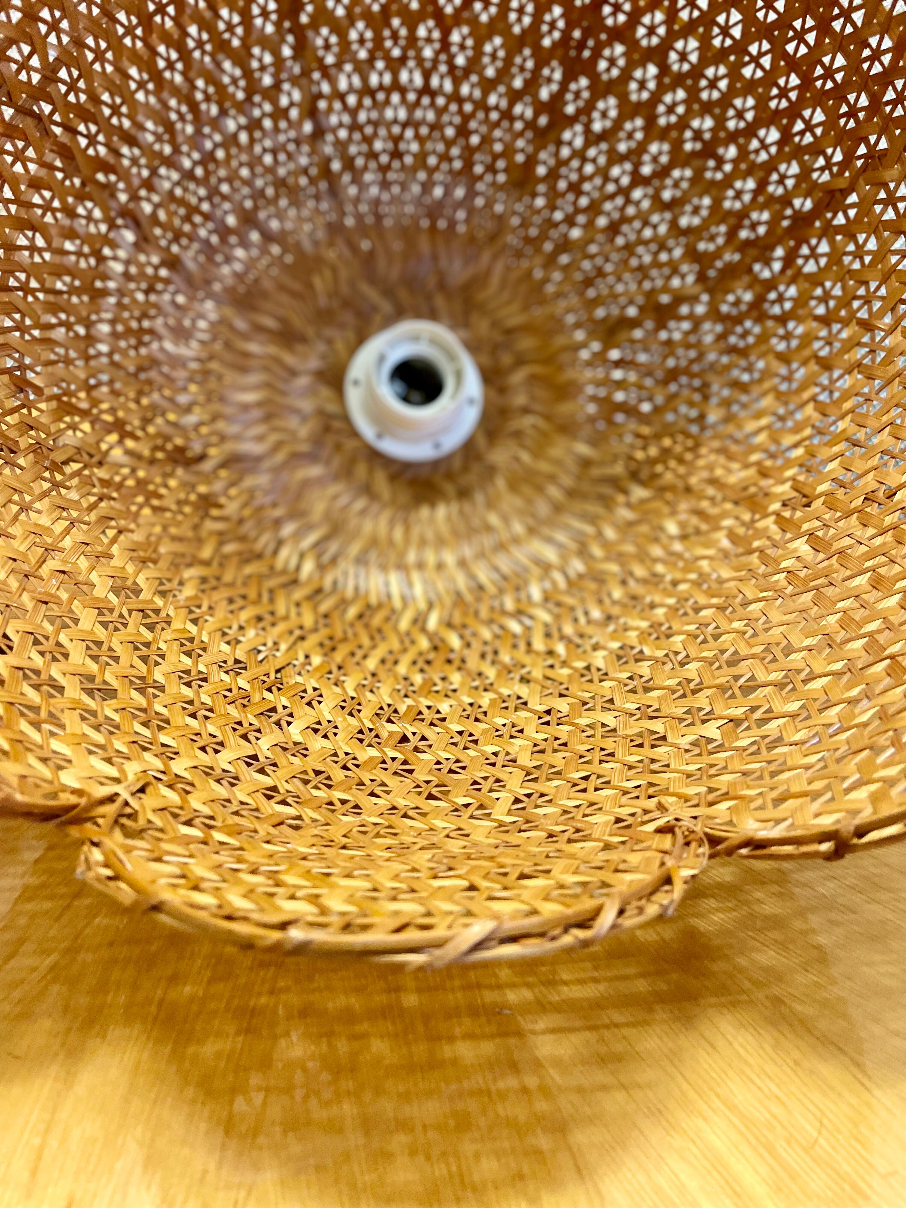Suspension en rotin vintage forme fleur