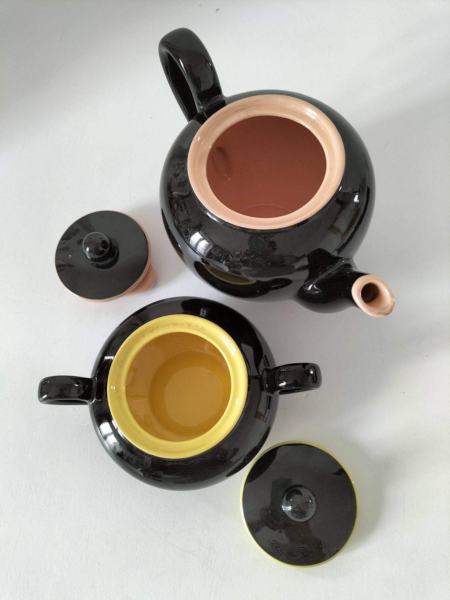 Teapot and sugar bowl Villeroy & Boch model Biarritz glossy black