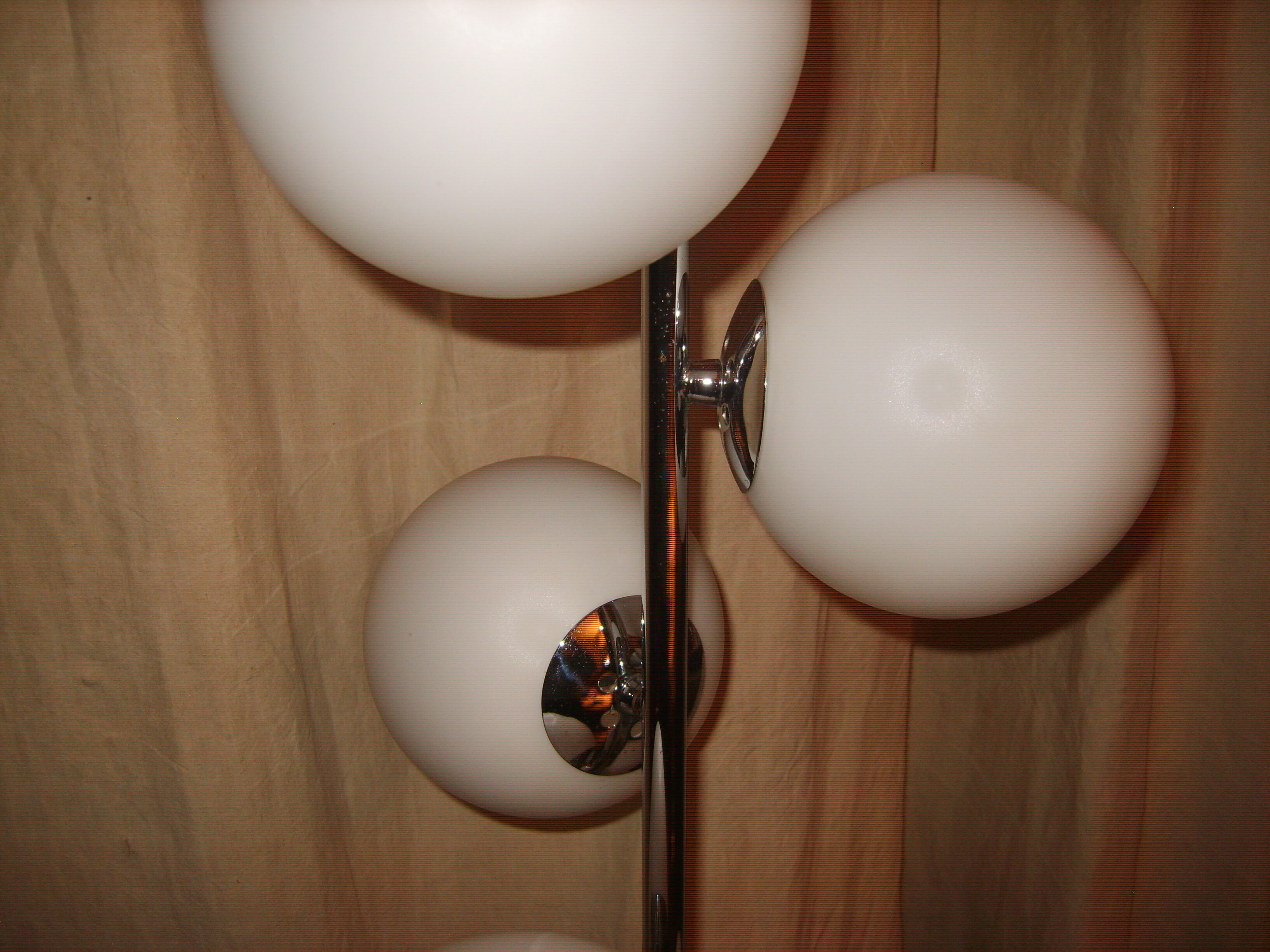 Lamp of the 1970s globe in opaline and chrome