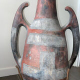 Ancient Kabyle amphora in terracotta.