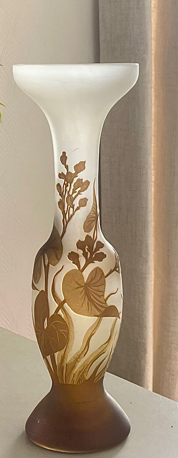 Vase in glass paste