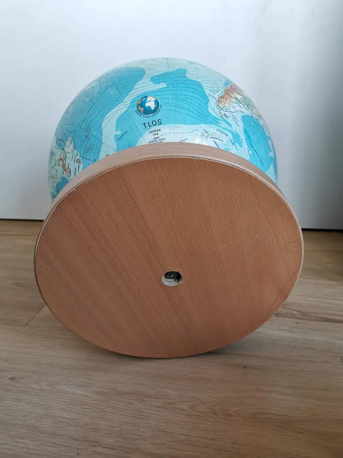 Globe terrestre TLOS Zagreb, années 1970