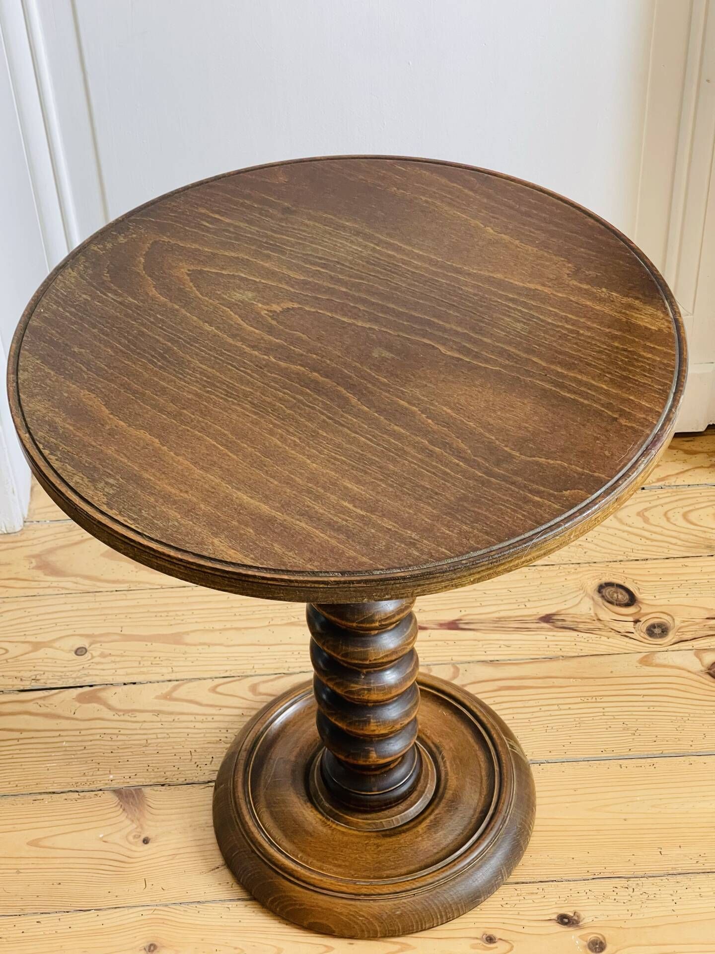 Table d’appoint en bois tourné