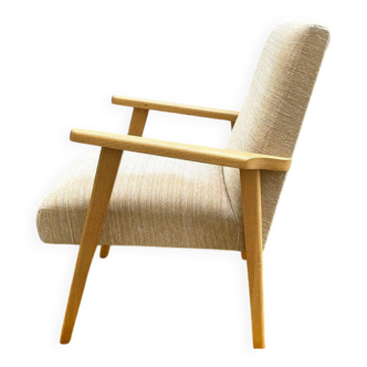 Vintage Scandinavian oak armchair – Nordic design & natural wood