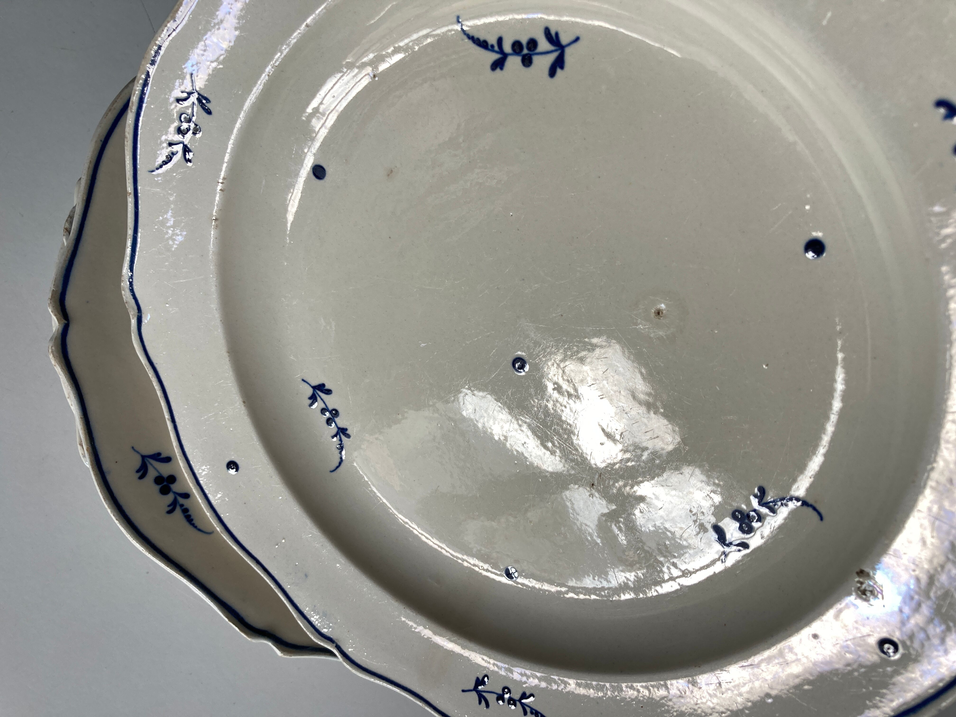 Set of 9 plates early 19th with faience twigs of Chantilly