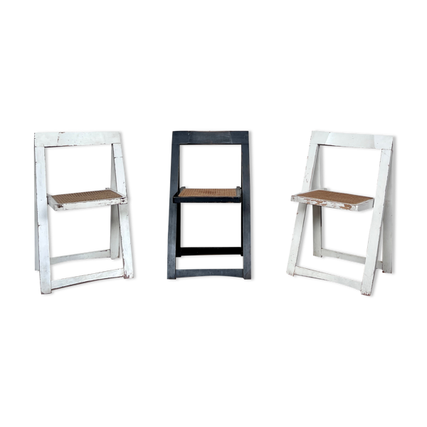 Trio de chaises pliantes en cannage et bois massif