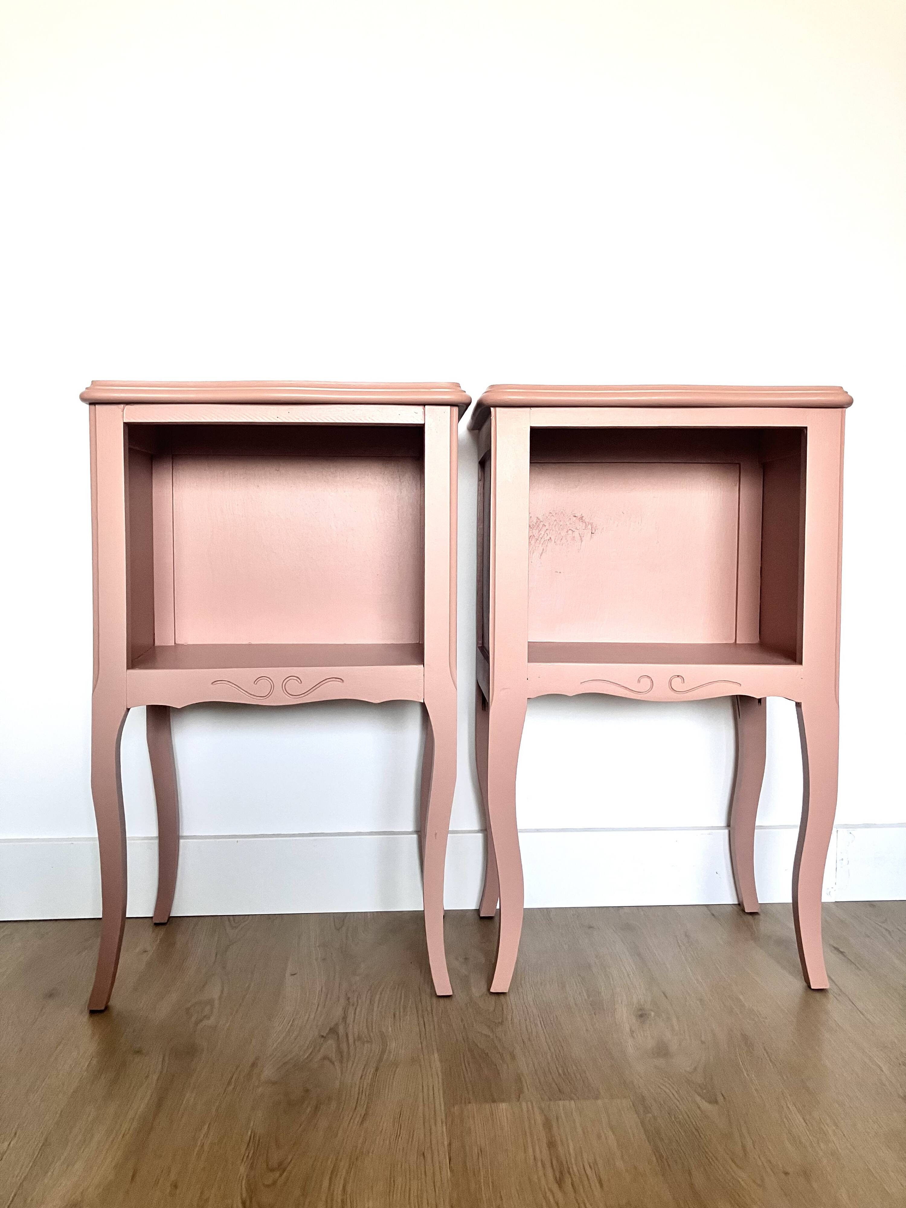 Paire de chevets bois rose