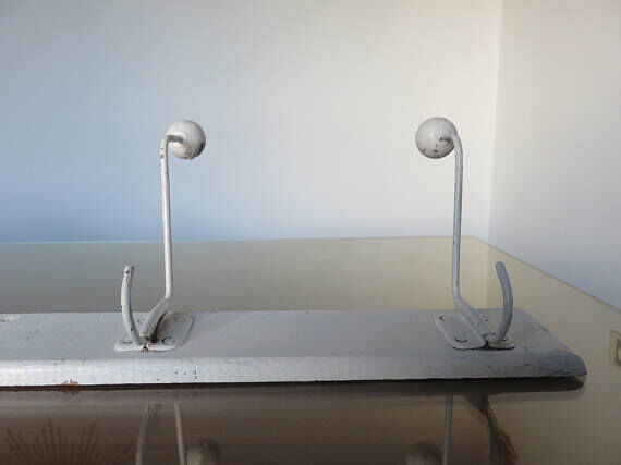 Coat 4 door hooks 30-40 years