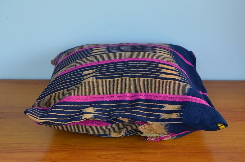 Cushion cover in blue baoulé fabric