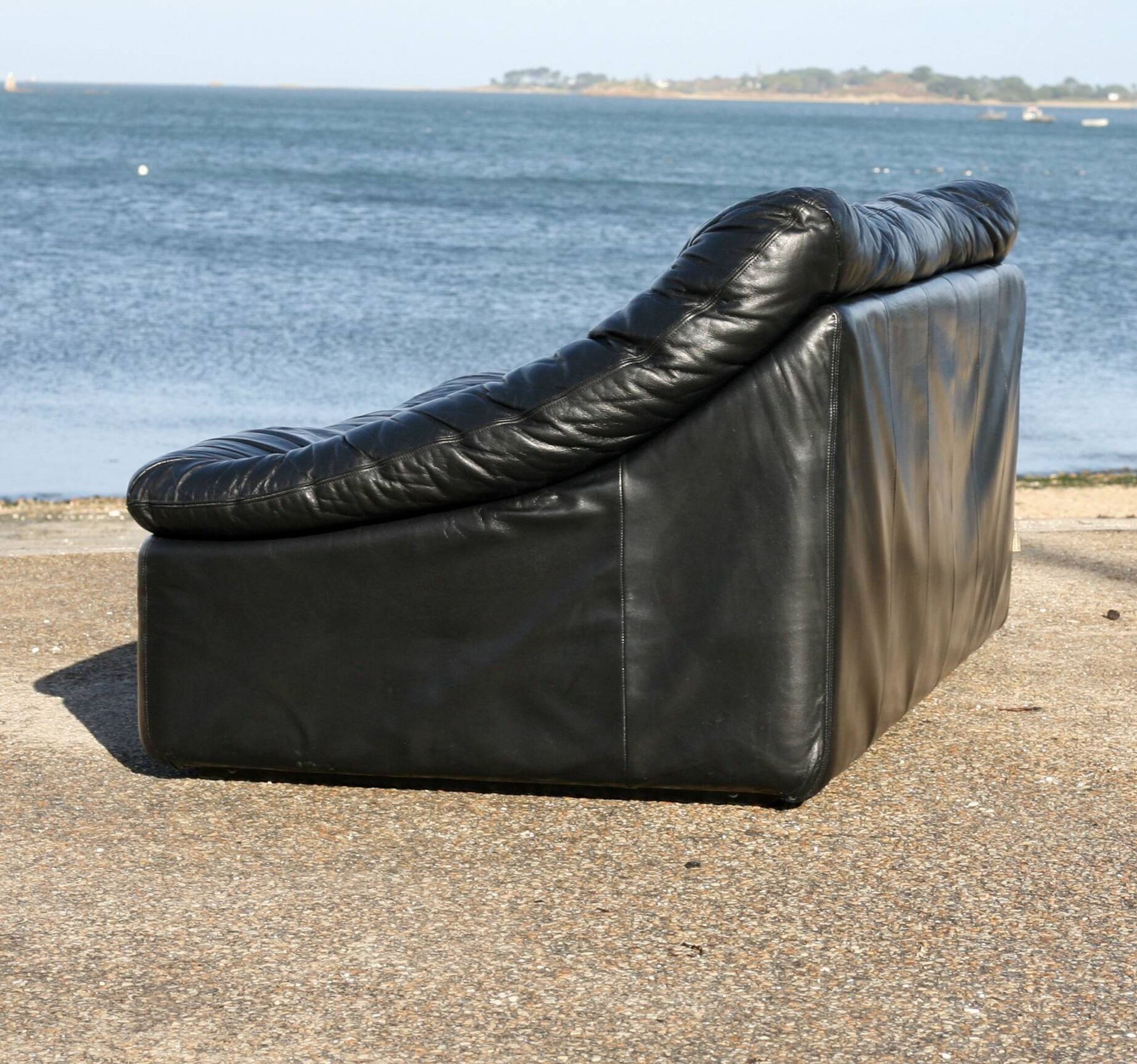 De Pas, D'Urbino and Lomazzi sofa, France, 1980s, black leather, Cinna