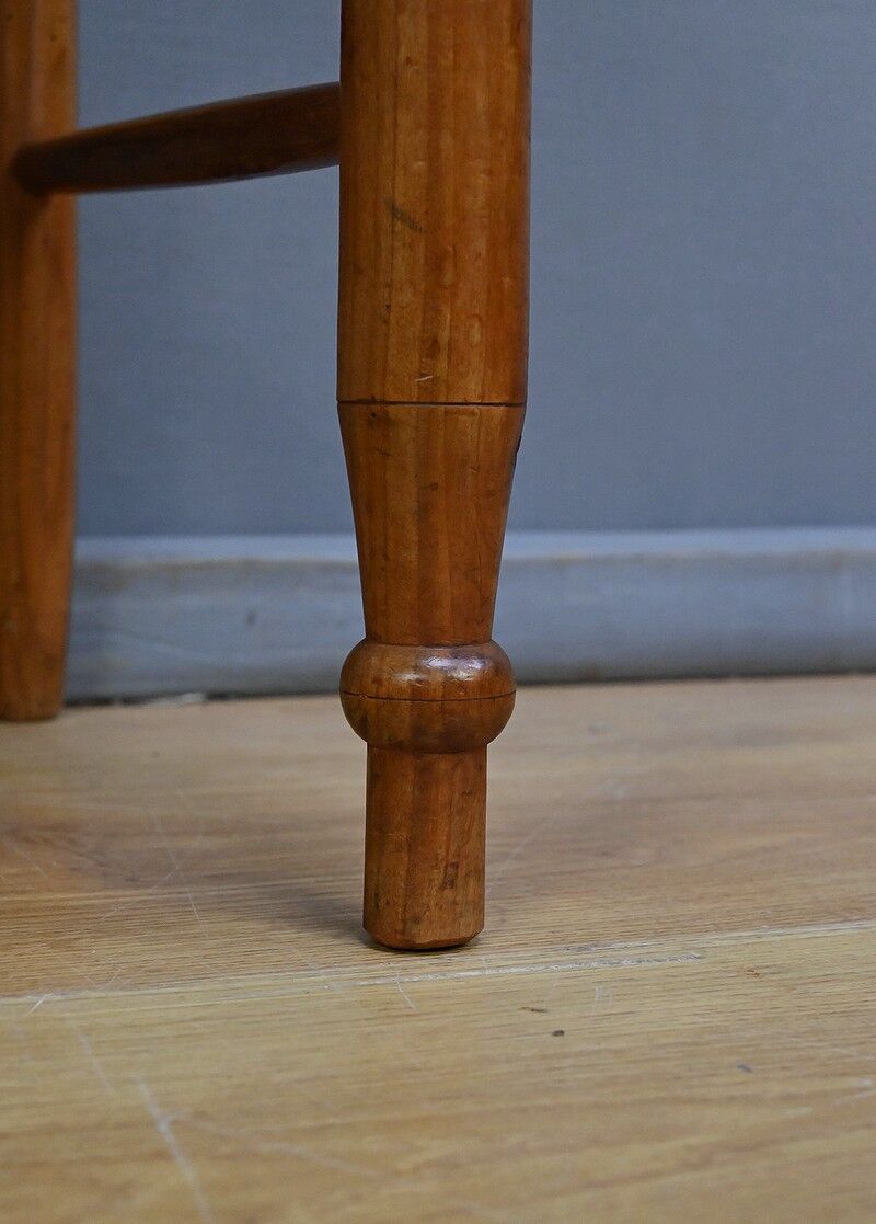 Pair of rush-seated chairs in cherry wood – late 19th century